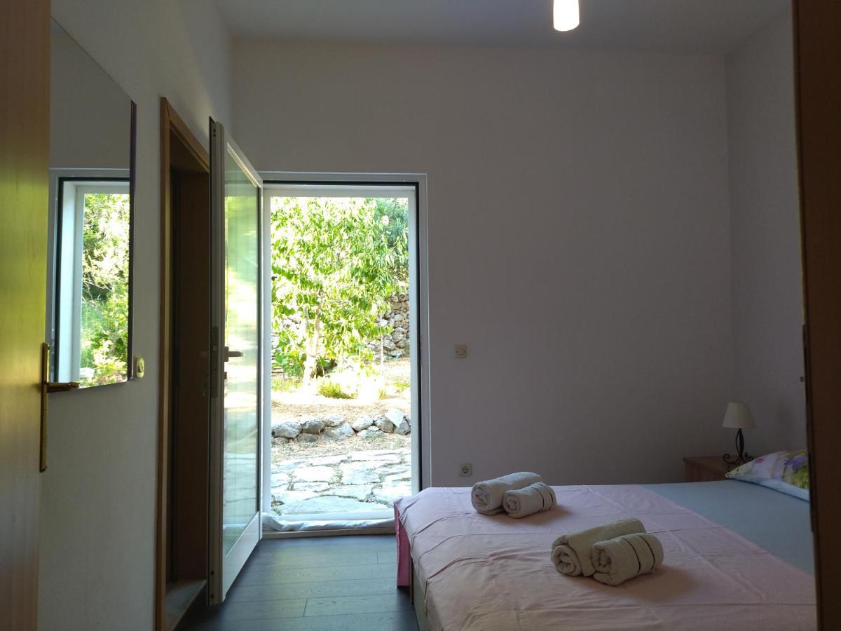 Holiday Home With Free Parking By The Beach Brela Exterior photo